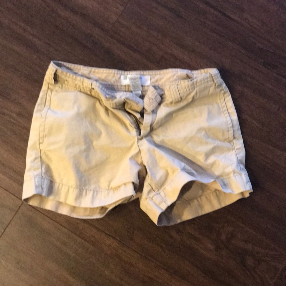 Gap mid length khaki shorts
